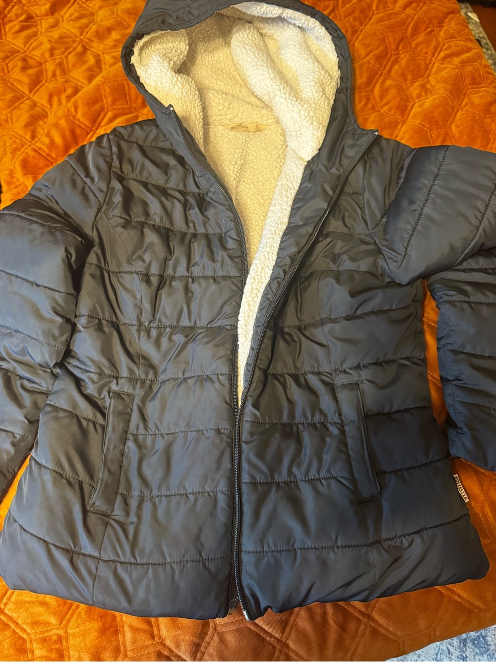 Hollister Women's black  Hooded Puffer Jacket with Sherpa Lining